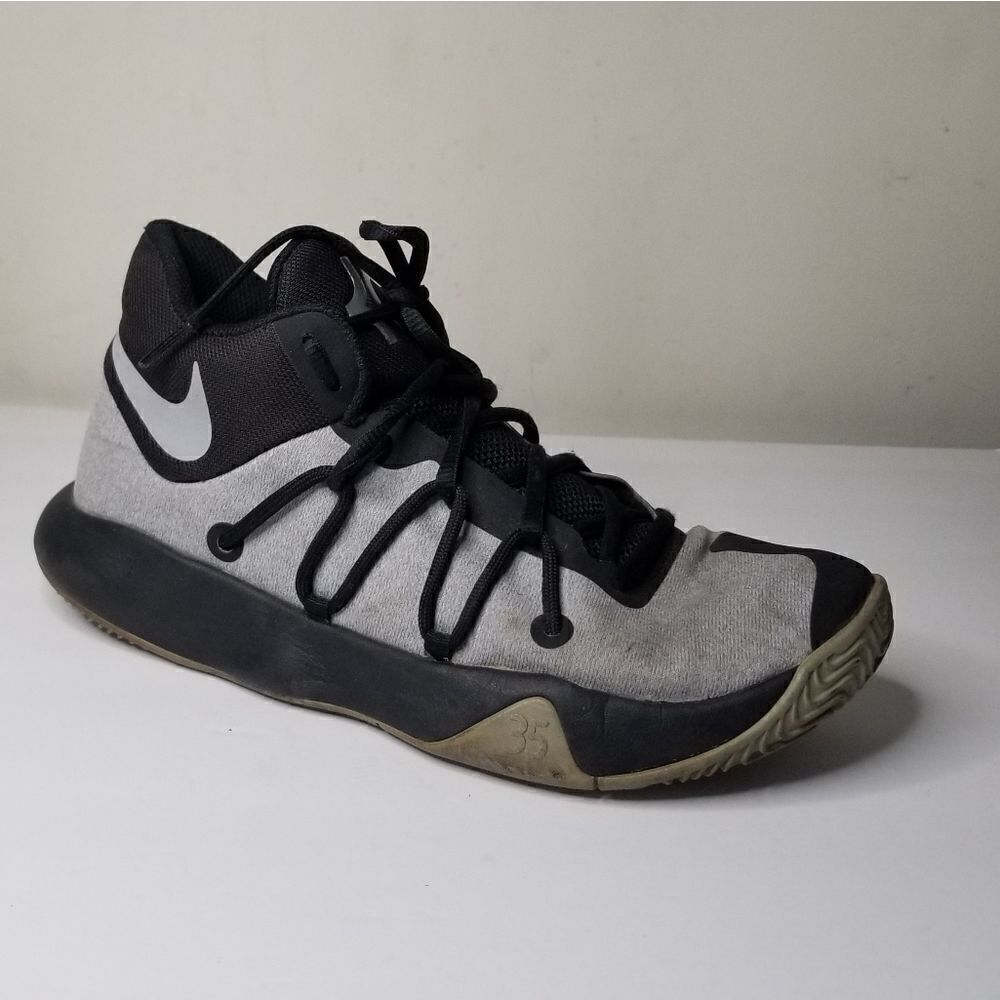 Nike KD Kevin Durant athletic shoes size 7.5